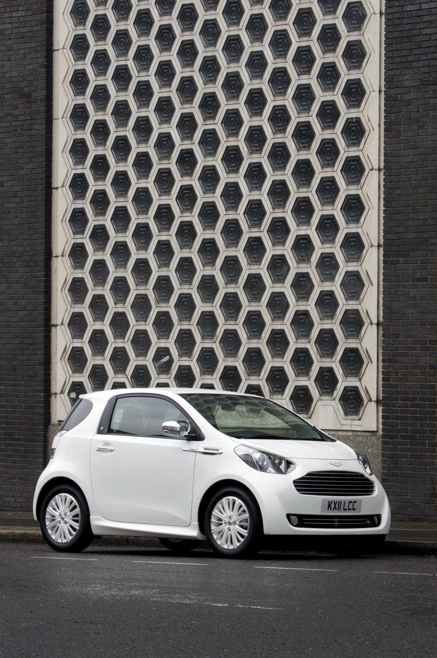  Aston Martin Cygnet White Edition 2011 года  (UK) (фото 3 из 8)